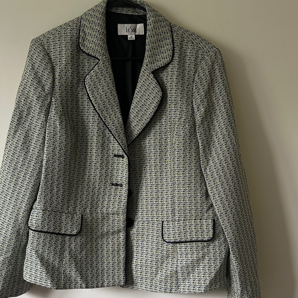Le Suit Women's Textured Blazer with Black Piping